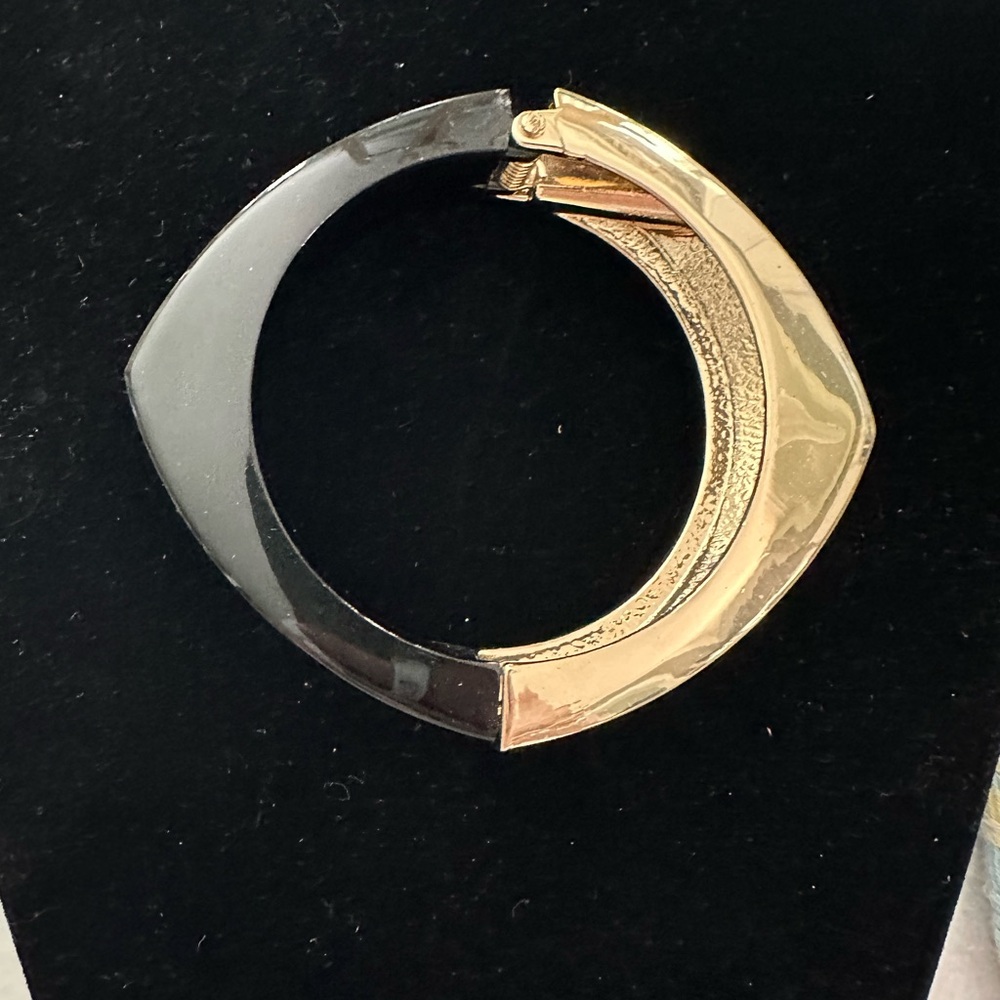 Fashion bangle bracelet